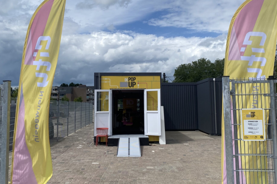 De POP-up met vlaggen