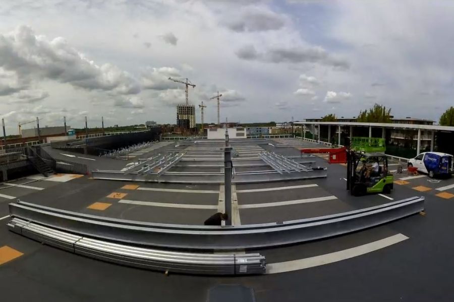 Plaatsen zonnepanelen op parkeergarage Theater