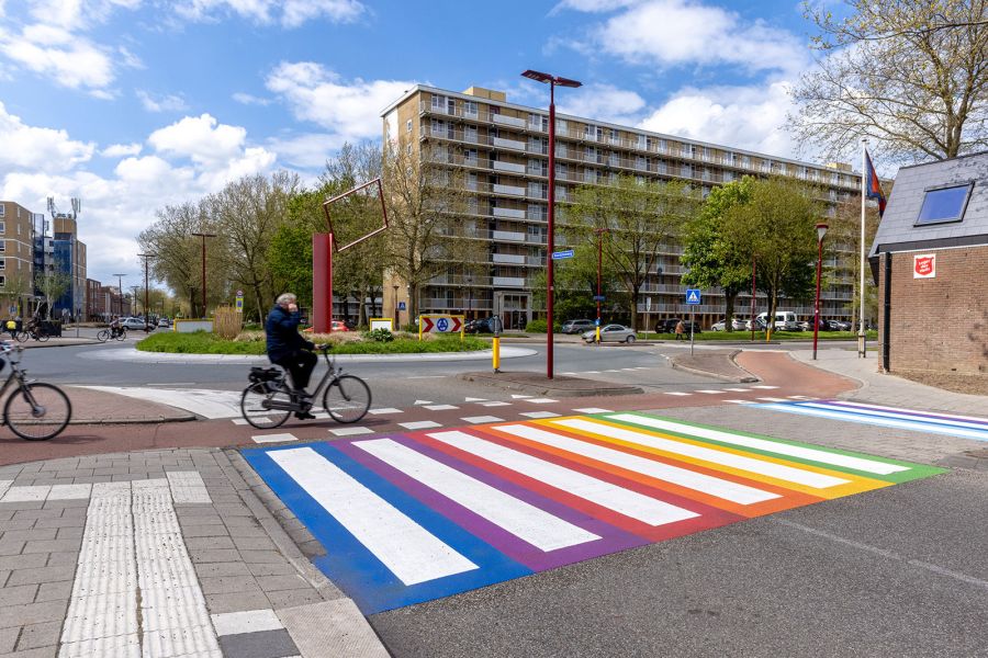 Regenboogzebrapad aan de Noordstedeweg Nieuwegein